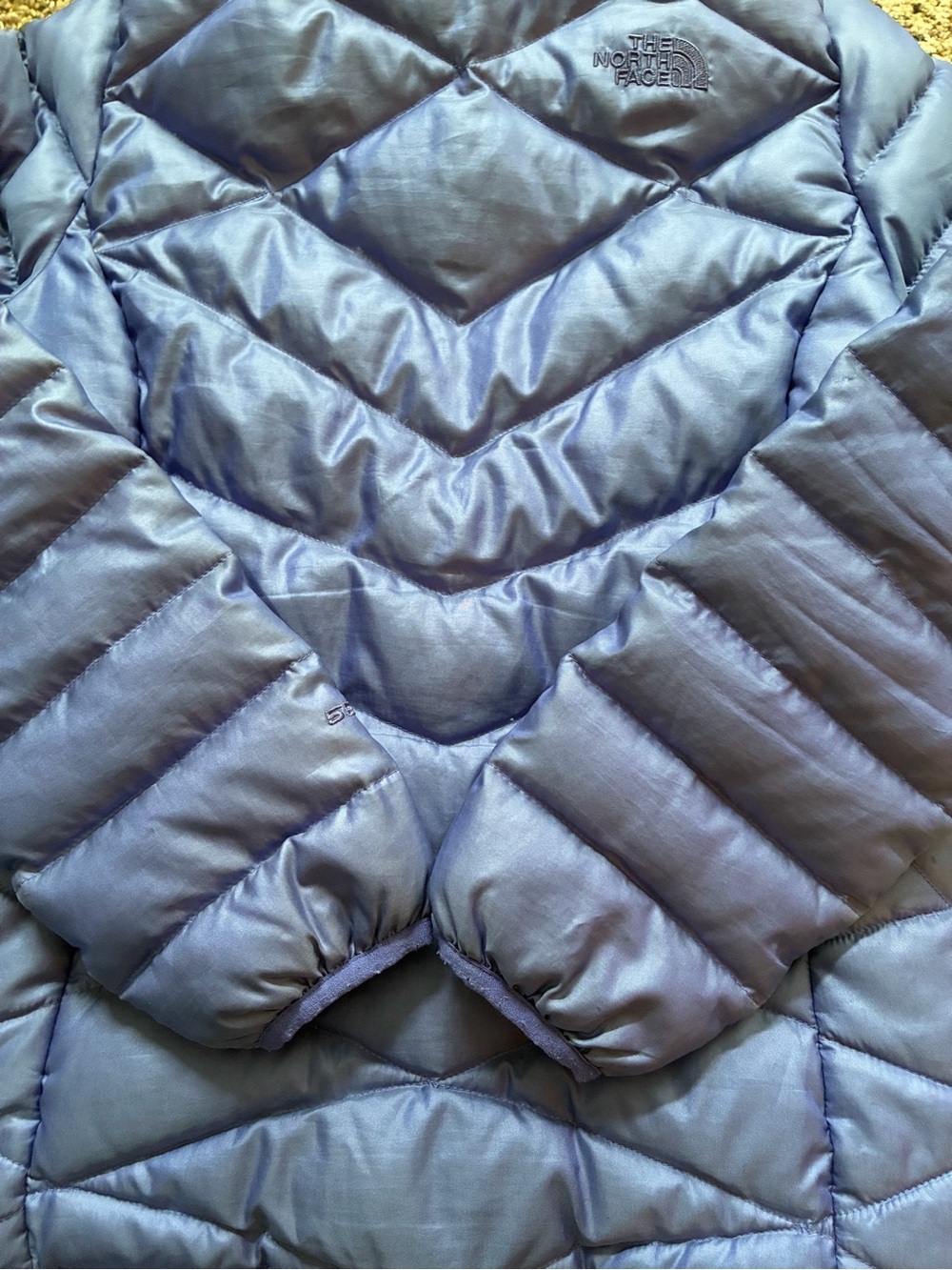 The North Face 550 Lightweight Quilted Goosedown Puffer Jacket - Picture 13 of 13